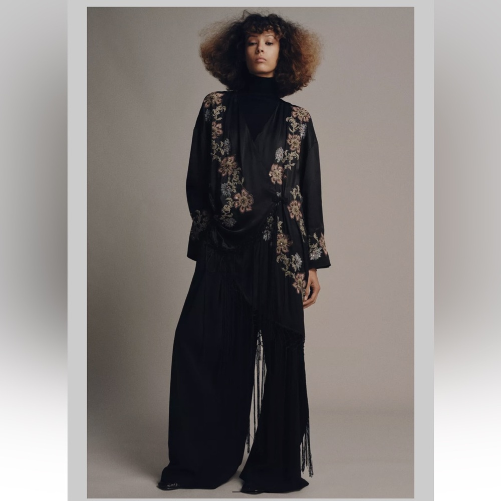 EMBROIDERED FLORAL FRINGED KIMONO - Picture 3 of 3